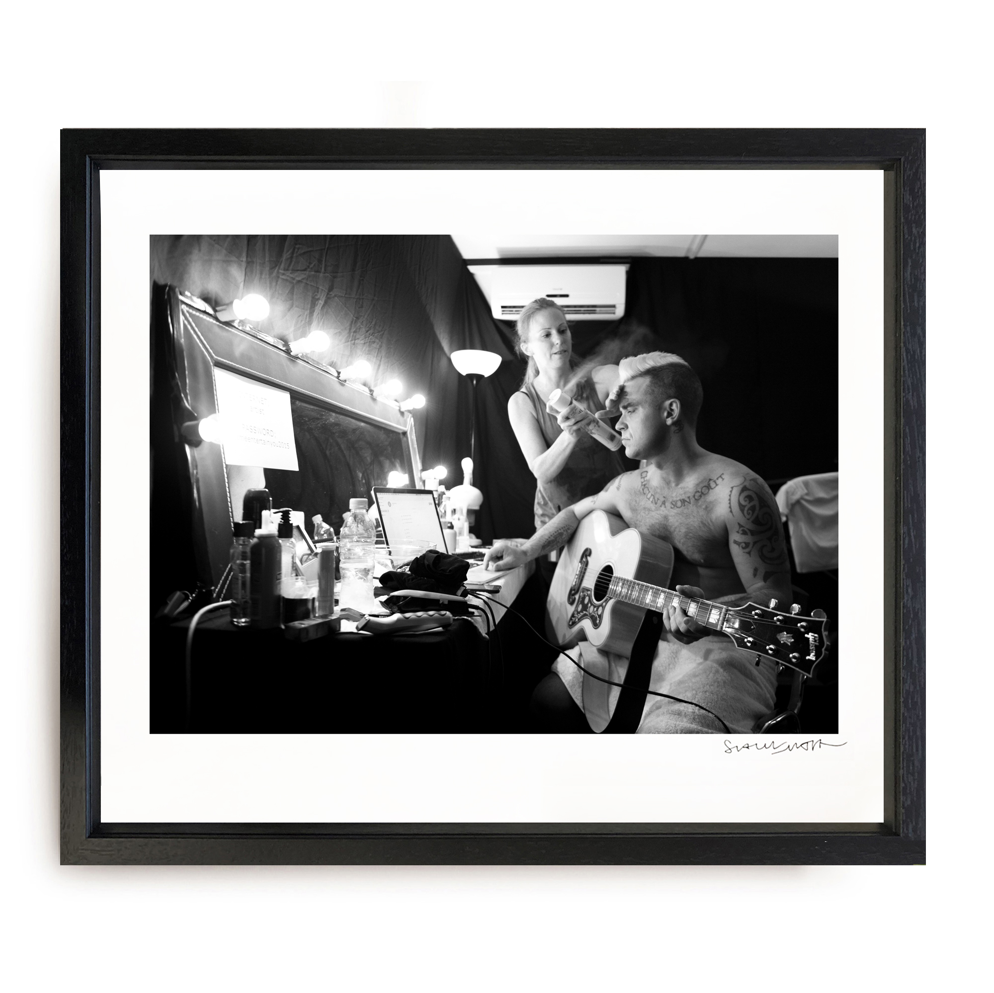 Robbie Williams, Bucharest, 2015 - Image 3