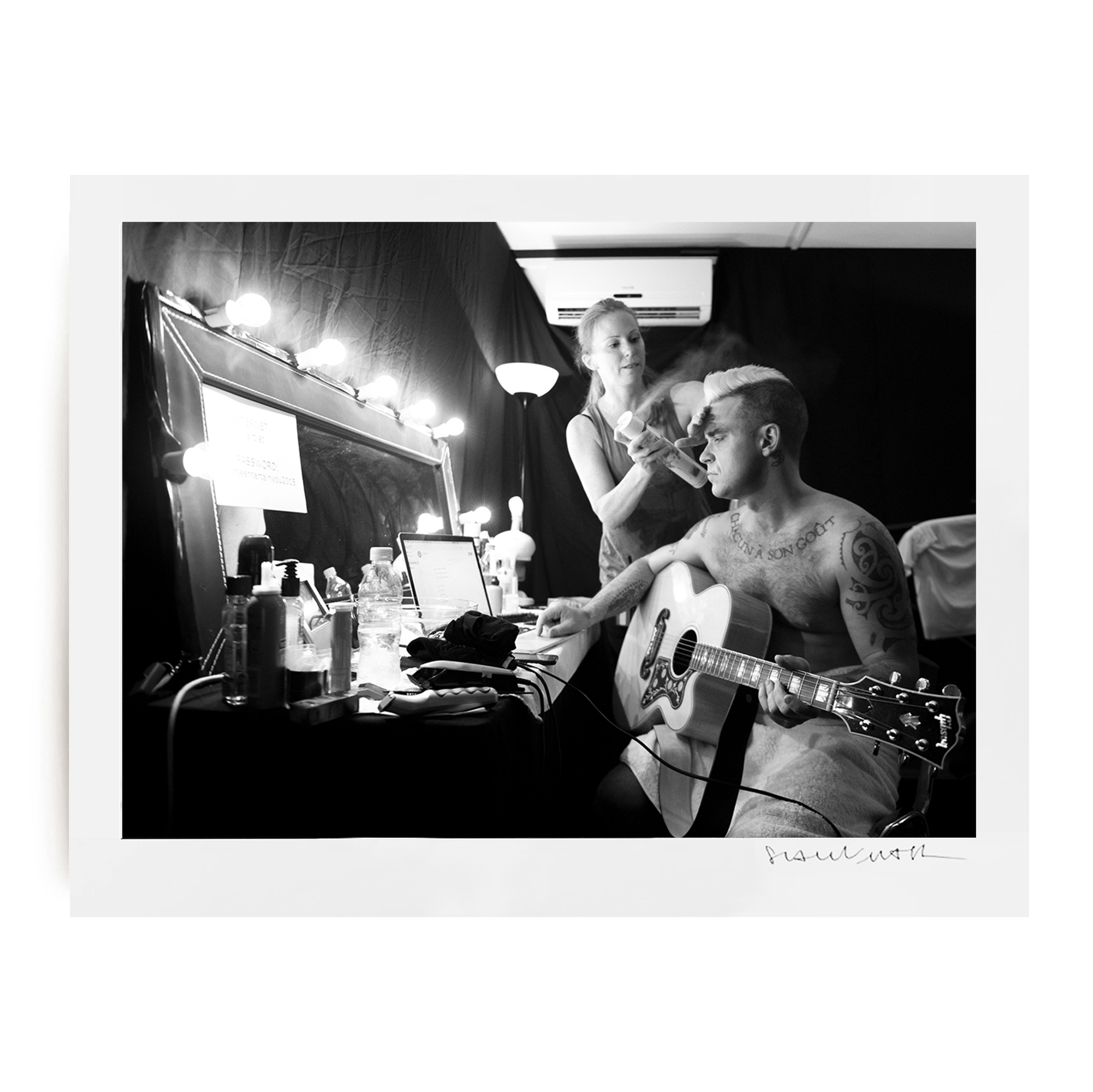 Robbie Williams, Bucharest, 2015 - Image 2